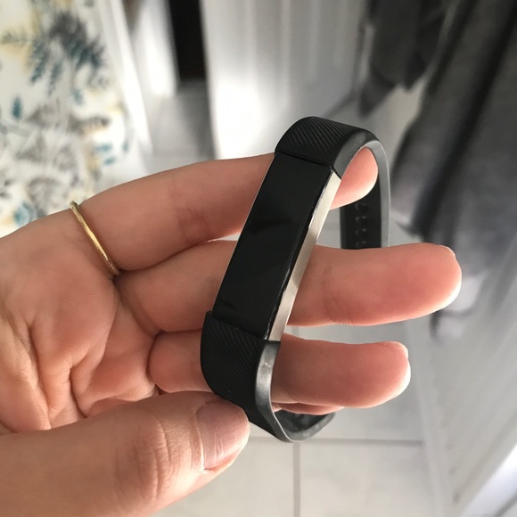 FitBit Alta Bundle - Picture 4 of 5
